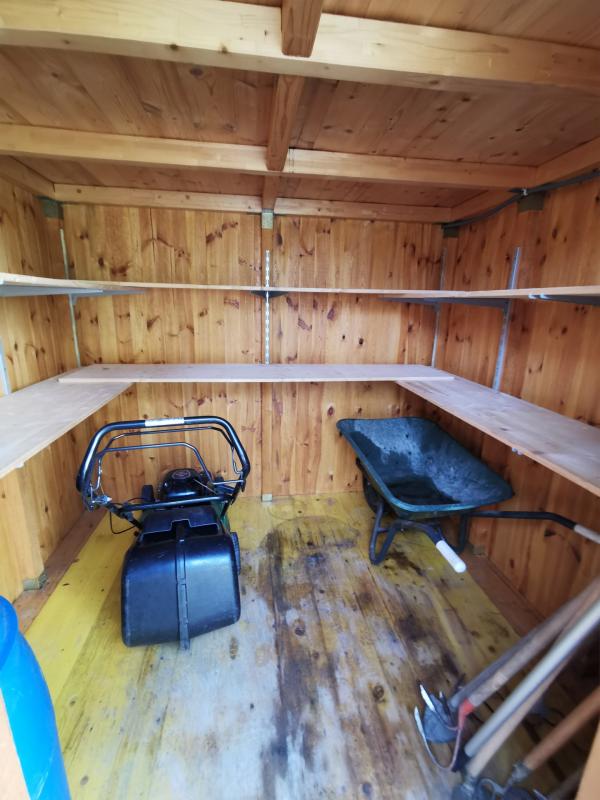 EFH mit zusätzlich eigenes Garten-Geräte-Haus